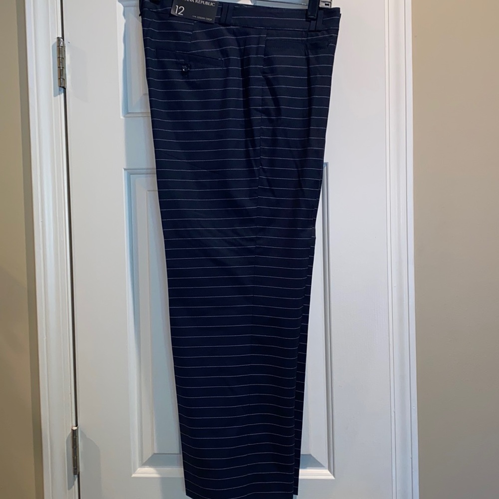 Never worn Banana Republic Logan Crop pants with horizontal stripes.